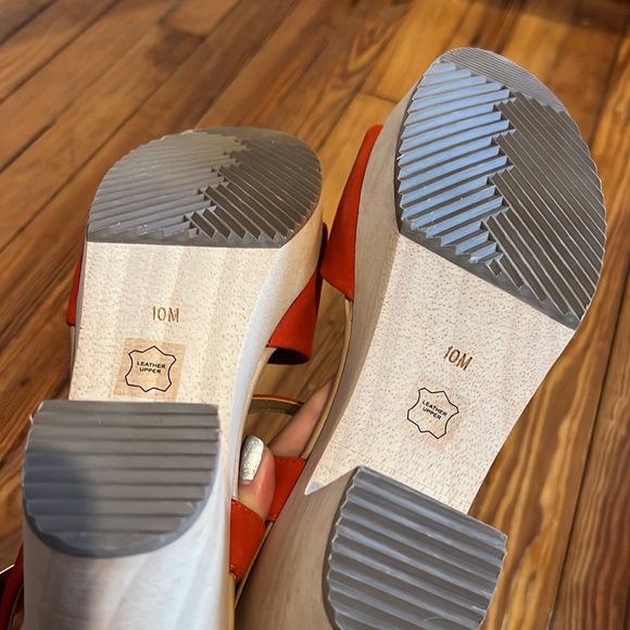 LOFT Clogs - Picture 9 of 10